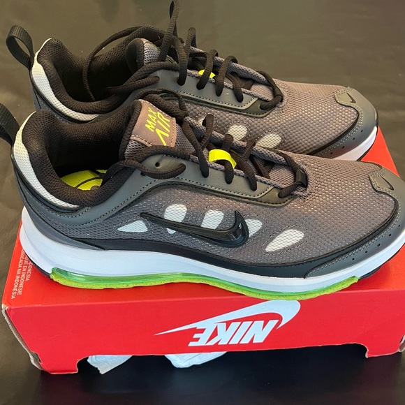 Nike Air Max AP Iron Gray Volt *NIB* - Picture 4 of 7